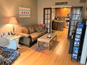 2157 W Fletcher St, Unit 1 in Chicago, IL - Building Photo - Building Photo