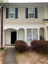 6115 Camden Forrest Dr in Riverdale, GA - Building Photo