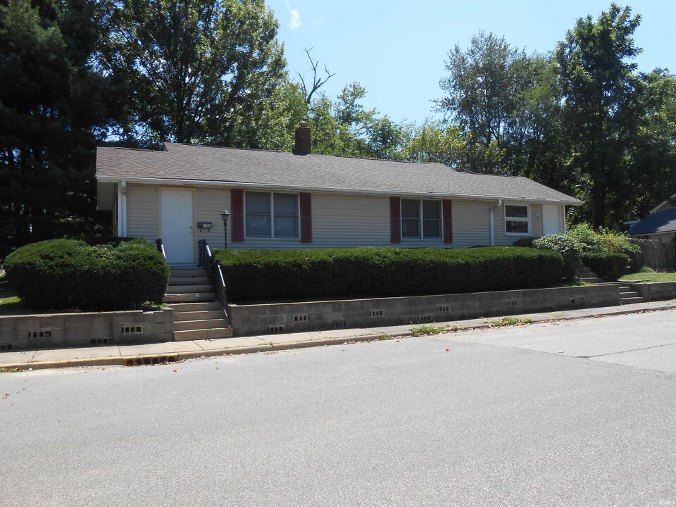 200 E 17th St in Bloomington, IN - Building Photo