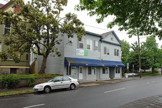 1733-1737 SE Morrison St in Portland, OR - Foto de edificio - Building Photo