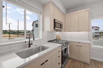 Alpine Landing Townhomes in Garden City, ID - Foto de edificio - Building Photo