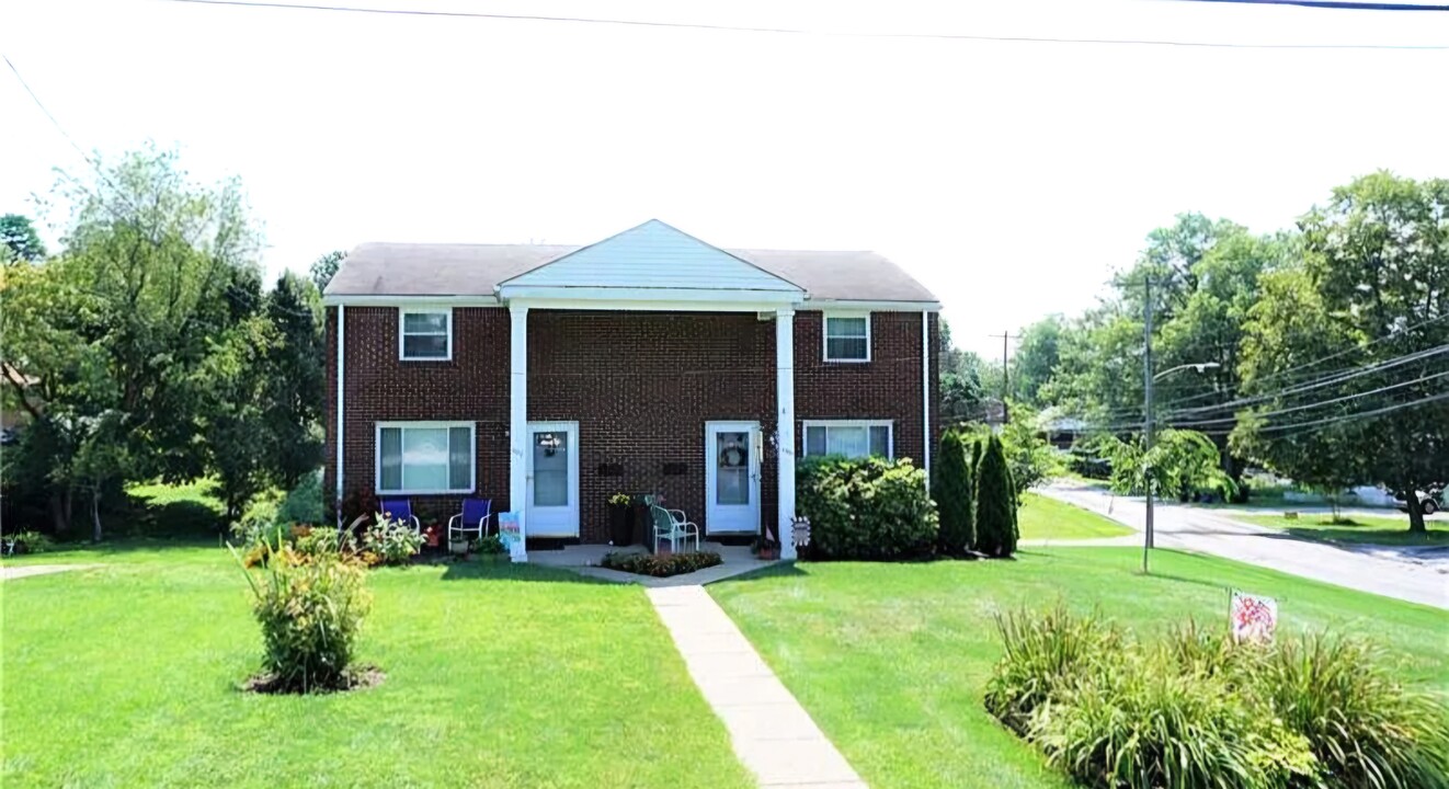400 Colonial Dr in Monroeville, PA - Building Photo