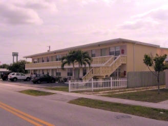 Ridge Road Apartments in Lantana, FL - Building Photo