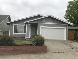 1564 Gladstone Way in Rohnert Park, CA - Building Photo