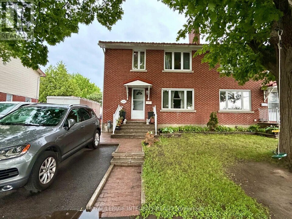 1350 Leaside Ave in Ottawa, ON - Building Photo