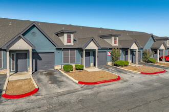 Westmount at Houston Street in San Antonio, TX - Building Photo - Building Photo