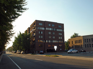 1600 Prince St in Alexandria, VA - Foto de edificio - Building Photo