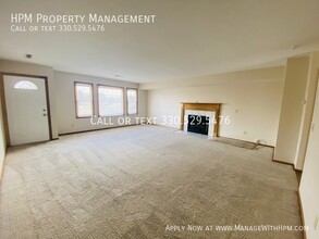 7491 Shisler St NE in North Canton, OH - Foto de edificio - Building Photo