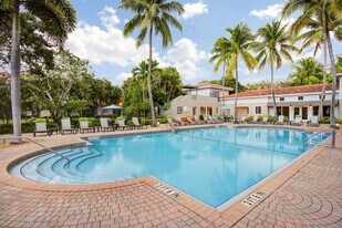 Coconut Palm Club Apartments