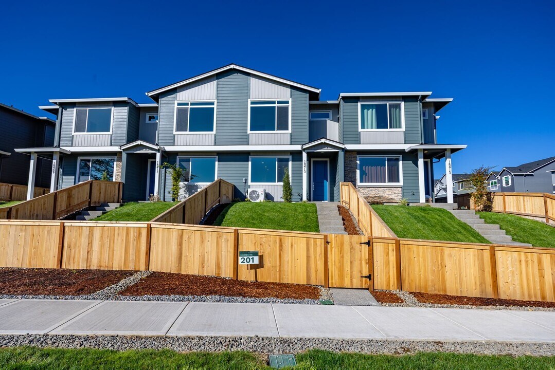 18413 NE 43rd Pl in Vancouver, WA - Building Photo