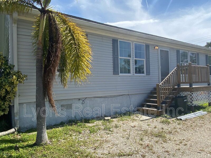 5527 Judith Rd in Bokeelia, FL - Building Photo