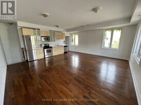 215 Heward Ave in Toronto, ON - Building Photo