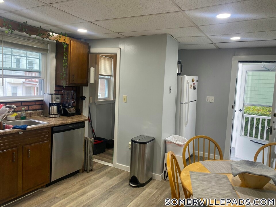 117 Hillsdale Rd in Somerville, MA - Building Photo