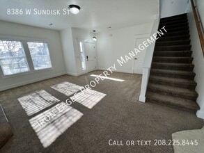 8386 W Sundisk St in Boise, ID - Building Photo - Building Photo