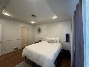 2401 Pacific Dr in Bakersfield, CA - Building Photo - Building Photo