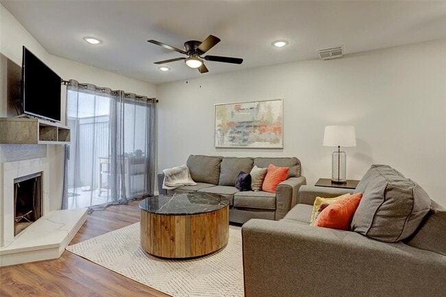 5036 Glenmont Dr photo'