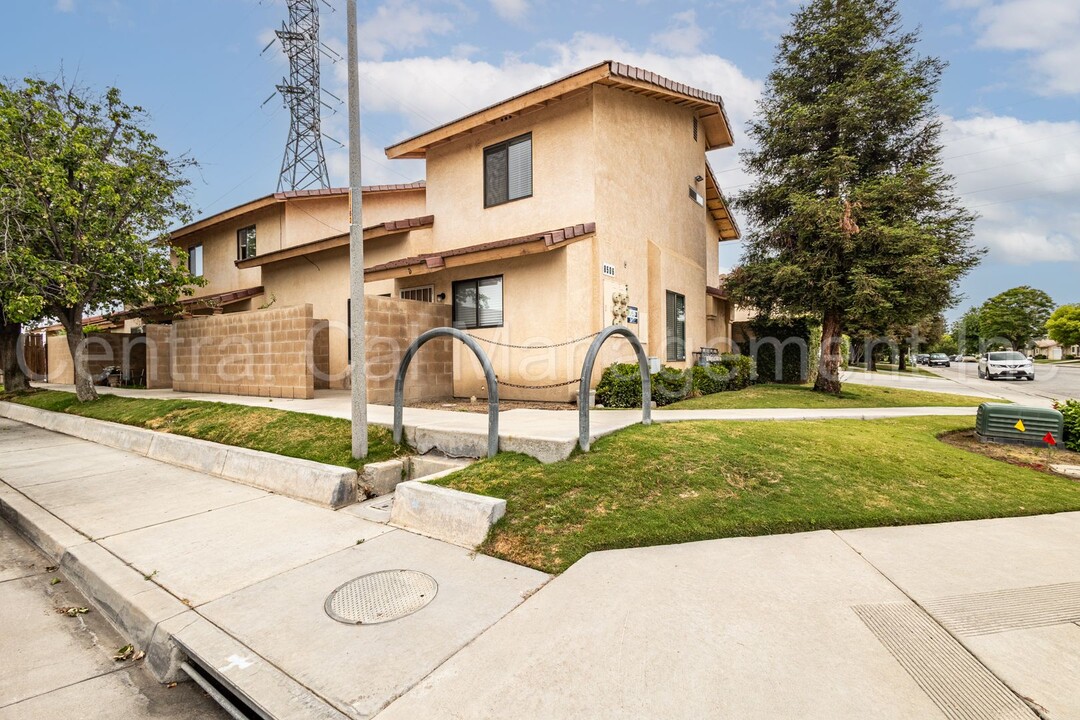 8506 Laborough Dr in Bakersfield, CA - Foto de edificio