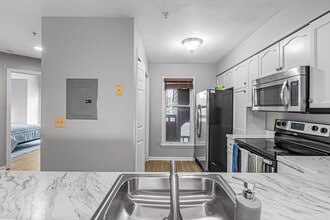 Room in Condo on J M Keynes Dr in Charlotte, NC - Building Photo - Building Photo