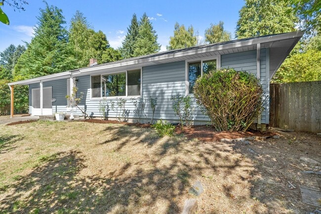5255 SW Nebraska St in Portland, OR - Building Photo - Building Photo