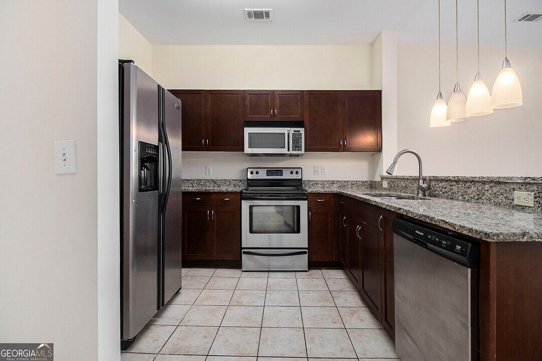 870 Mayson Turner Rd NW in Atlanta, GA - Building Photo