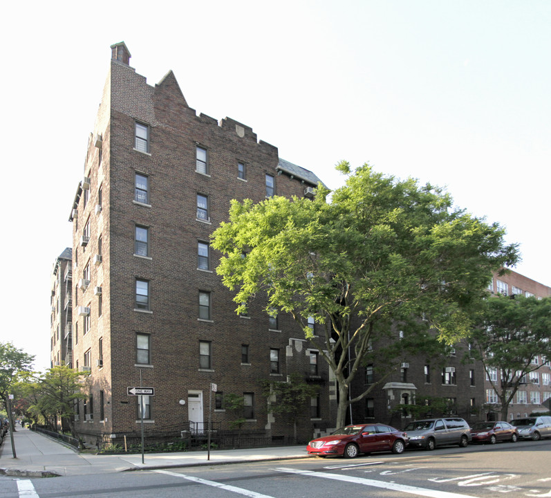 5601 14th Ave in Brooklyn, NY - Foto de edificio