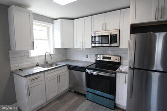 411 Grove St in Bridgeport, PA - Building Photo - Building Photo