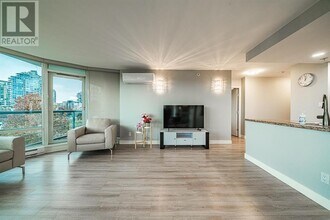 1067 Marinaside Crescent in Vancouver, BC - Building Photo - Building Photo