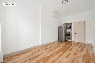 47 W 71st St in New York, NY - Building Photo - Building Photo