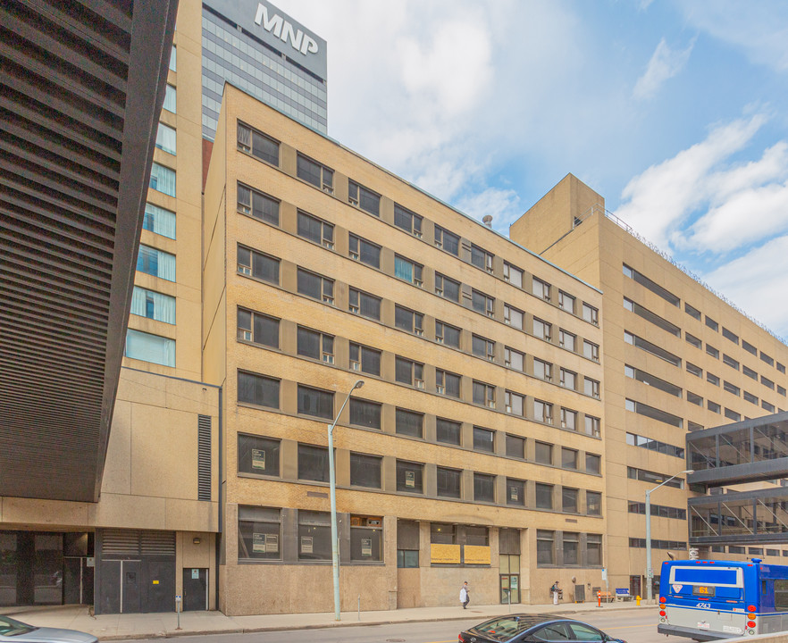 Williams Hall in Edmonton, AB - Building Photo