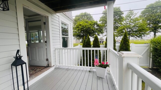 115 Wellington Ave in Newport, RI - Foto de edificio - Building Photo