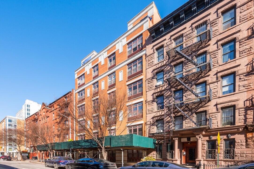 Delany Lofts in New York, NY - Building Photo