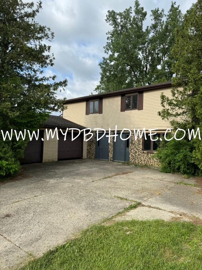 property at 6918 Decatur Rd