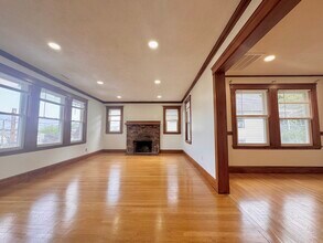 56 Edgecliff Rd, Unit 2 in Watertown, MA - Foto de edificio - Building Photo