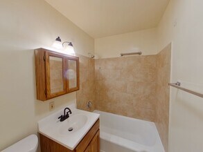 6130 E Harry St in Wichita, KS - Foto de edificio - Building Photo