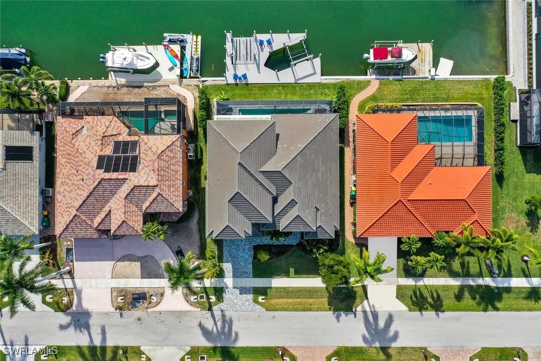 1621 Begonia Ct in Marco Island, FL - Building Photo