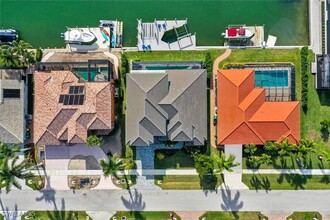 1621 Begonia Ct in Marco Island, FL - Foto de edificio - Building Photo