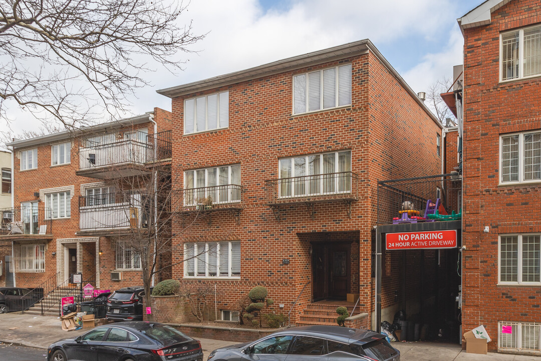 1319 51st St in Brooklyn, NY - Building Photo