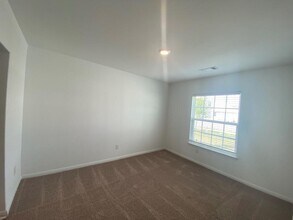 309 Riverdale Dr in Jarrell, TX - Building Photo - Building Photo