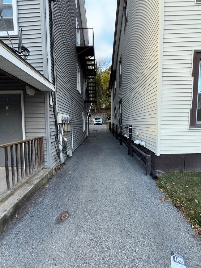 58 Gifford Ave in Poughkeepsie, NY - Building Photo - Building Photo