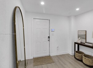 18361 NE 20th Pl in North Miami Beach, FL - Building Photo - Building Photo