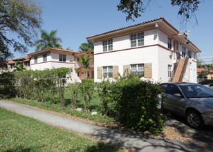 Miracle Apartments in Coral Gables, FL - Building Photo - Building Photo