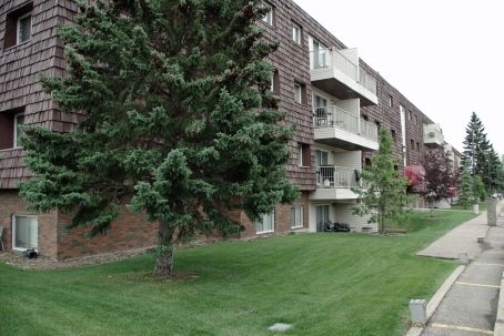 Blue Quill Pointe in Edmonton, AB - Building Photo