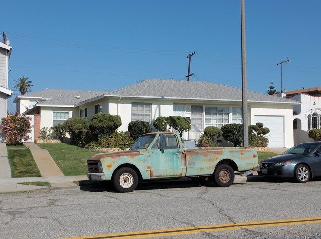 712 Sartori Ave in Torrance, CA - Foto de edificio - Building Photo