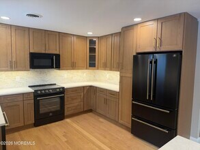 8A Canton Dr in Manchester Township, NJ - Building Photo - Building Photo