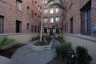 3316 San Marino St Apartments in Los Angeles, CA - Foto de edificio - Building Photo