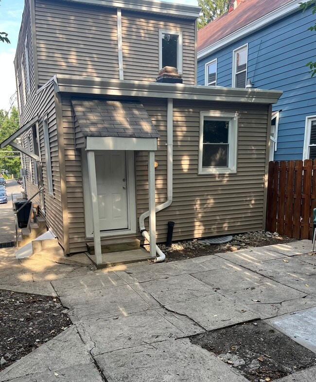 2338 Flora St in Cincinnati, OH - Building Photo - Building Photo