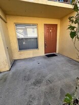 7630 Westwood Dr in Tamarac, FL - Building Photo