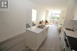 509 Dundas St W in Oakville, ON - Building Photo - Building Photo