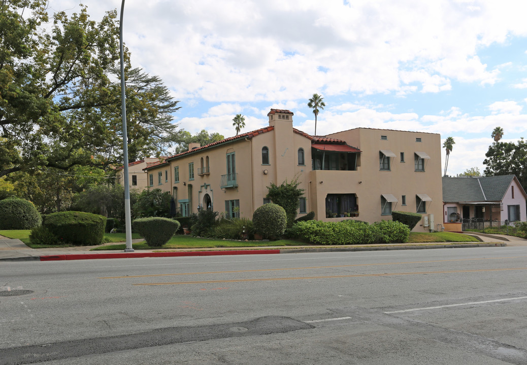 918 Topeka St in Pasadena, CA - Foto de edificio