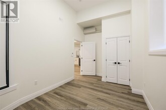 1233 University Ave W in Windsor, ON - Building Photo - Building Photo
